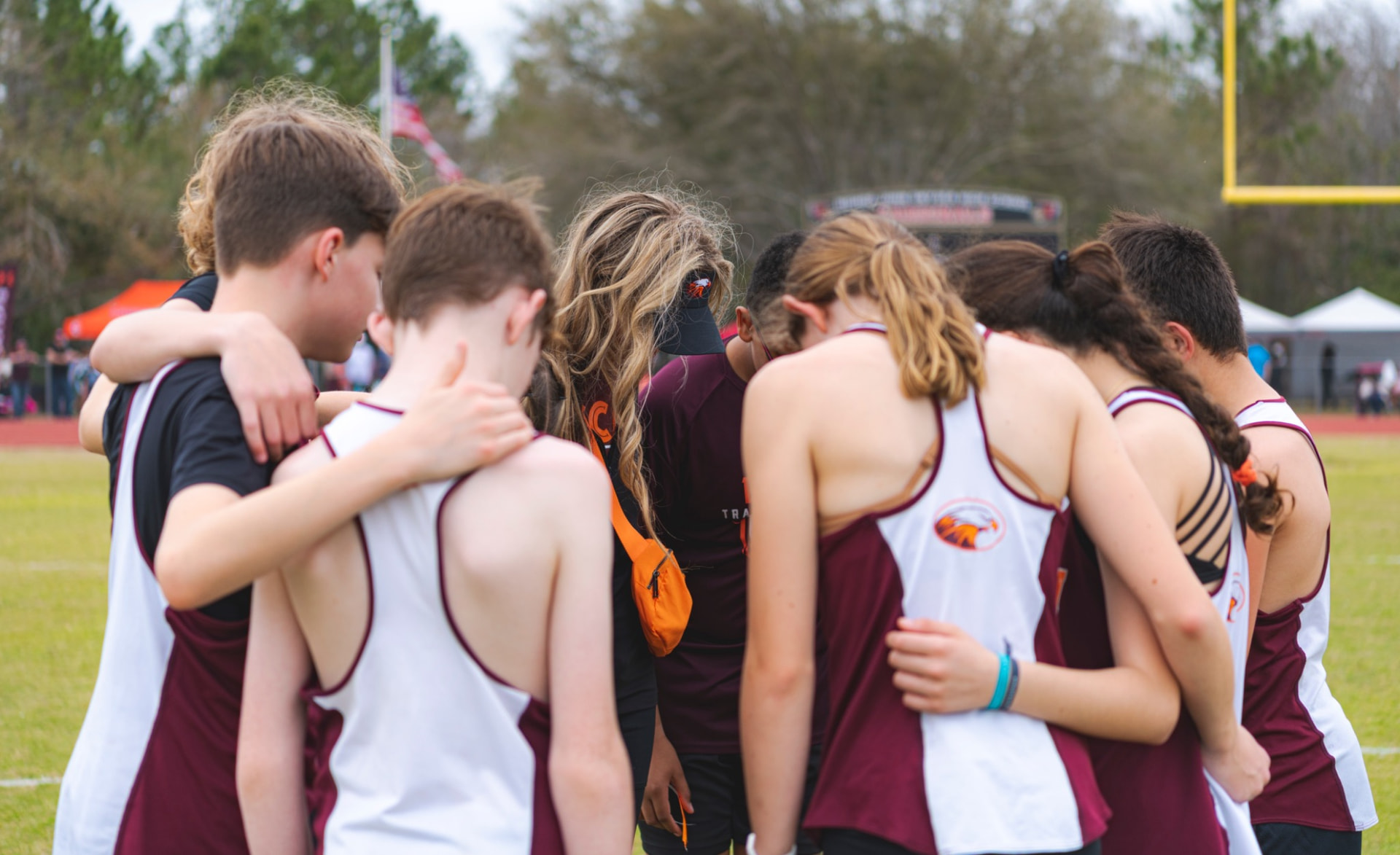 CCA runners gathered in prayer